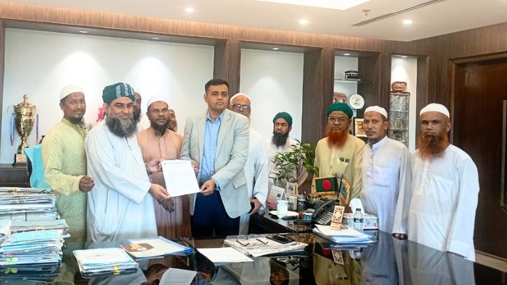 নাসিক প্রশাসককে ইসলামী আন্দোলনের স্মারকলিপি নাসিক প্রশাসককে ইসলামী আন্দোলনের স্মারকলিপি