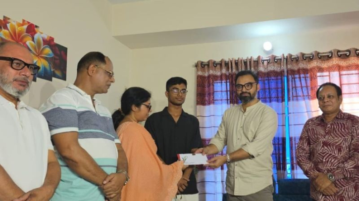 দাবাড়ু মনন রেজা নীরকে তারেক রহমানের পক্ষ থেকে আর্থিক সহায়তা দাবাড়ু মনন রেজা নীরকে তারেক রহমানের পক্ষ থেকে আর্থিক সহায়তা