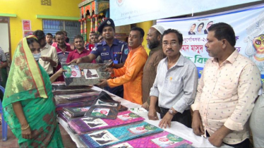 দুর্গাপূজায় সদর-বন্দরে মাসুদুজ্জামানের বস্ত্র বিতরণ