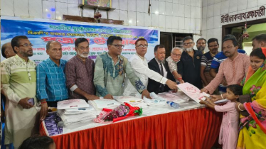 ১৮নং ওয়ার্ডে বিএনপির পক্ষ থেকে পূজার উপহার বিতরণ