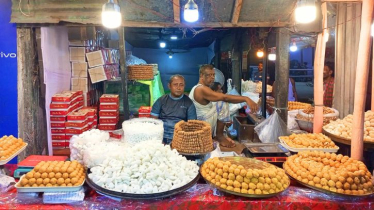 পূজায় জমজমাট মিষ্টান্নের ব্যবসা