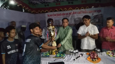 ‘মাঠ হারিয়ে তরুণরা ঘরবন্দী হয়ে মোবাইলে-মাদকে আসক্ত হচ্ছে’