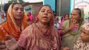 লাশের পাশে মায়ের কান্না: গাড়ির কাঁচ ভাঙায় পোলাডারে পিটাইয়া মারলো!