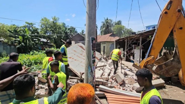 রূপগঞ্জে উকিল বাড়ী খাল দখলমুক্তে পৌর প্রশাসনের অভিযান