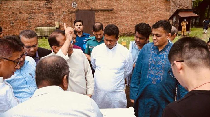 কদম রসুল সেতুসহ উন্নয়ন কার্যক্রম পরিদর্শনে স্থানীয় সরকার সচিব