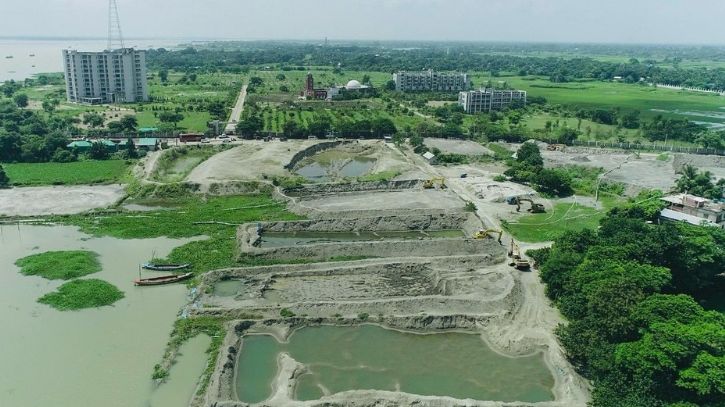 আড়াইহাজারে ২৩ একর জমি উদ্ধার করলেন ডিসি আড়াইহাজারে ২৩ একর জমি উদ্ধার করলেন ডিসি