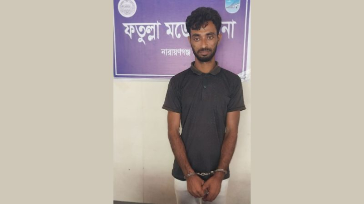 ফতুল্লায় র্যাবের অভিযানে বিদেশি পিস্তলসহ যুবক আটক ফতুল্লায় র্যাবের অভিযানে বিদেশি পিস্তলসহ যুবক আটক