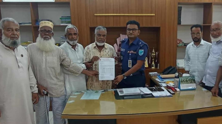 বন্দর ওসির সাথে উপজেলা মুক্তিযোদ্ধা কমান্ডের সাক্ষাৎ