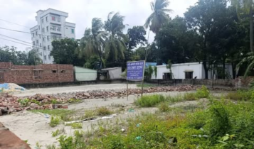 জমি বিক্রি না করায় দম্পতিকে হুমকি, দেয়াল ভাঙচুরের অভিযোগ