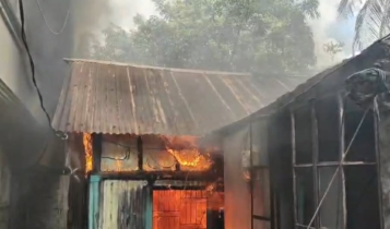 বন্দরে শর্টসার্কিট থেকে আগুনে পুড়ল ৪ ঘর
