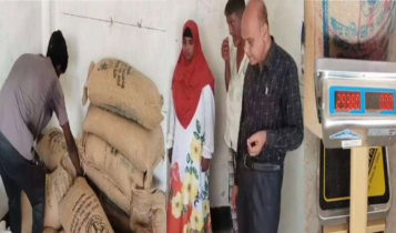 বন্দরে খাদ্যবান্ধব কর্মসূচির চাল কম দেওয়ার অভিযোগ, সরেজমিনে যা দেখা গেল
