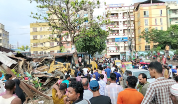 লিংক রোডে সওজের উচ্ছেদ অভিযান, ভাঙা হলো দোকান-রেস্টুরেন্ট