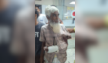 খানপুরে অটোরিকশাচালককে চাপাতি দিয়ে কোপানোর অভিযোগ খানপুরে অটোরিকশাচালককে চাপাতি দিয়ে কোপানোর অভিযোগ