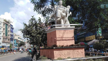 ২ নম্বর গেটের মুক্তিযোদ্ধা ভাস্কর্য ভাঙা নিয়ে ডিসি অফিসে বিতর্ক