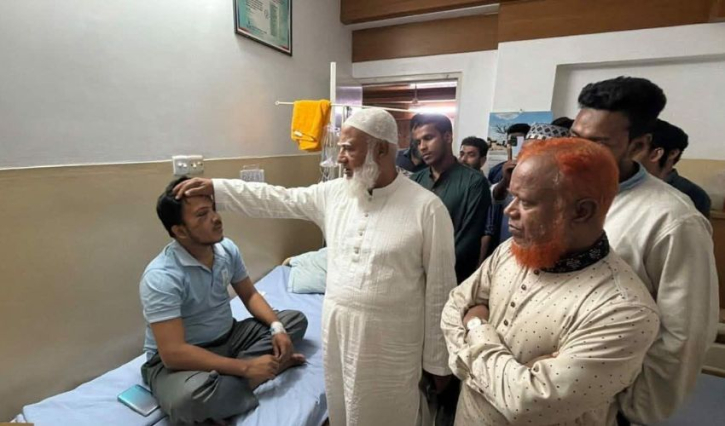 তোলারাম কলেজের সংঘর্ষে আহত শিবির নেতাদের দেখতে হাসপাতালে জামায়াত আমীর