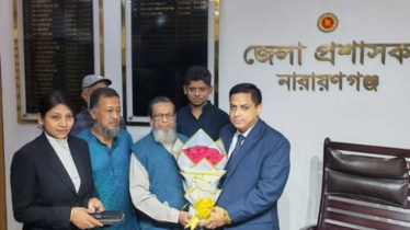 ডিসির সঙ্গে সৌজন্য সাক্ষাৎ: এমপি আবুল কালামকে ফুলেল শুভেচ্ছা