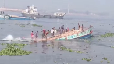 ধলেশ্বরী নদীতে ইটবাহী ট্রলার ডুবি
