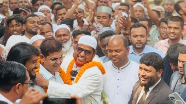 এমপি দিপুর বাড়িতে পরাজিত জামায়াত নেতা, মালা বিনিময়