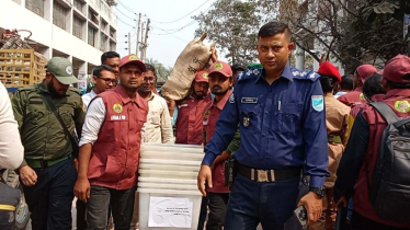 কঠোর নিরাপত্তায় ভোটকেন্দ্রে পৌঁছেছে নির্বাচনি সরঞ্জাম