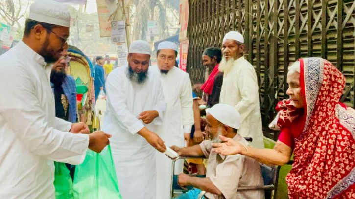 শহরে জেলা জমিয়তের ইফতার বিতরণ