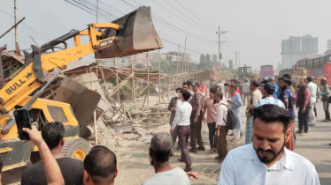 সাইনবোর্ডে অর্ধশতাধিক অবৈধ স্থাপনা উচ্ছেদ