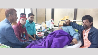 কিডনি রোগে আক্রান্ত সাংবাদিক ইকবালের শয্যাপাশে সহকর্মীরা