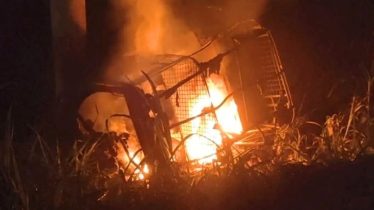 সোনারগাঁয়ে ছিনতাইকারী ধরে অটোরিকশায় আগুন