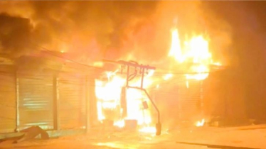 সিদ্ধিরগঞ্জে টিনশেড মার্কেটে অগ্নিকাণ্ড, ৫ দোকান পুড়ে ছাই সিদ্ধিরগঞ্জে টিনশেড মার্কেটে অগ্নিকাণ্ড, ৫ দোকান পুড়ে ছাই