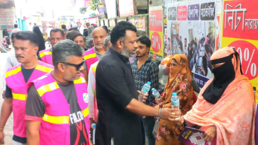 খোরশেদের উদ্যেগে এইচএসসি পরীক্ষা কেন্দ্রে বিশুদ্ধ পানি বিতরণ