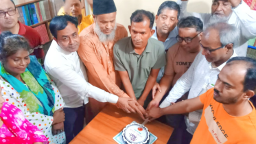 কবি-সাংবাদিক রণজিৎ মোদকের ৭২তম জন্মদিন উদযাপন কবি-সাংবাদিক রণজিৎ মোদকের ৭২তম জন্মদিন উদযাপন