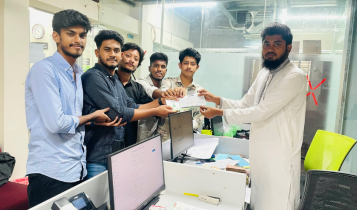 বন্যার্তদের জন্য সংগ্রহ করা অর্থ আস-সুন্নাহ ফাউন্ডেশনে দিলেন শিক্ষার্থীরা