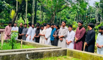 ওসমান হাদির কবর জিয়ারত করেছে ফতুল্লা থানা জাতীয় ছাত্রশক্তি