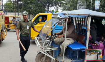যানজট কমাতে সড়কে আনসার নামিয়েছে সিটি কর্পোরেশন যানজট কমাতে সড়কে আনসার নামিয়েছে সিটি কর্পোরেশন