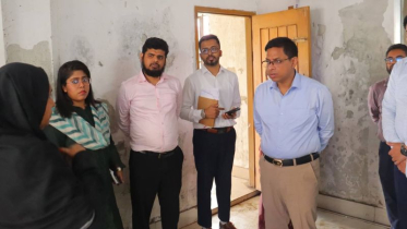 দালালমুক্ত সেবা নিশ্চিত করতে জেলা প্রশাসকের আকস্মিক অভিযান দালালমুক্ত সেবা নিশ্চিত করতে জেলা প্রশাসকের আকস্মিক অভিযান