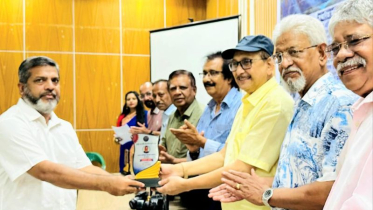 দক্ষ সংগঠক সম্মাননা পেলেন ফটোসাংবাদিক শ্যামল
