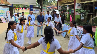 সোনারগাঁয়ে শিশুদের সঙ্গে প্রাথমিক বিদ্যালয় গোল্ডকাপের খেলা দেখলেন সোনারগাঁয়ে শিশুদের সঙ্গে প্রাথমিক বিদ্যালয় গোল্ডকাপের খেলা দেখলেন