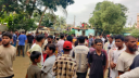 গোগনগরে ছাত্রীকে নিপীড়নের অভিযোগে বিক্ষোভ, দারোয়ান আটক গোগনগরে ছাত্রীকে নিপীড়নের অভিযোগে বিক্ষোভ, দারোয়ান আটক