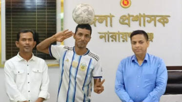 “ফুটবল ম্যান” মাসুদ রানাকে মানবিক সহায়তা দিলেন ডিসি রায়হান কবির