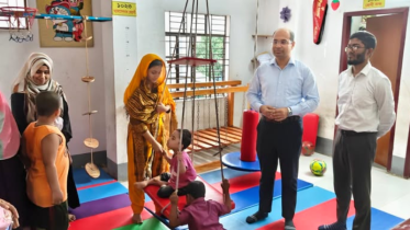 বিশেষ চাহিদাসম্পন্ন শিশুদের শিক্ষা সামগ্রী বিতরণ করলেন সদর ইউএনও