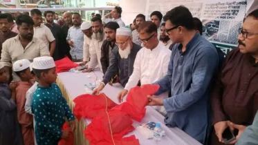 জিয়ার মৃত্যুবার্ষিকীতে এতিম শিক্ষার্থীদের মাঝে পাঞ্জাবি বিতরণ করলেন স্বেচ্ছাসেবক দল