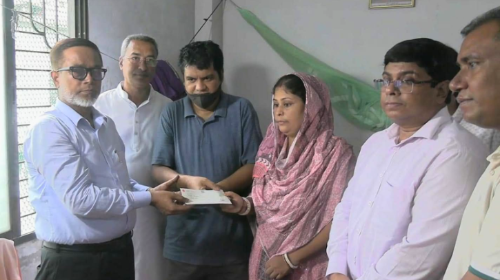 রিয়া গোপের পরিবারের পাশে নাসিক প্রশাসক সাখাওয়াত
