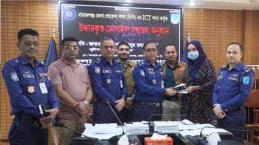 ভারতীয় নাগরিকসহ ৭৪ জন ফিরে পেলেন হারানো মোবাইল ভারতীয় নাগরিকসহ ৭৪ জন ফিরে পেলেন হারানো মোবাইল