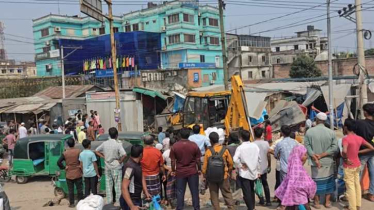 সোনারগাঁয়ে ঢাকা-চট্টগ্রাম মহাসড়কে ৫ শতাধিক অবৈধ স্থাপনা উচ্ছেদ