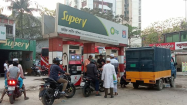 নারায়ণগঞ্জে ফিলিং স্টেশনে ক্রেতাদের বাড়তি ভিড়