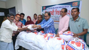 ৫০ ঊর্ধ্বে কফি হাউজ শেষবেলা ফাউন্ডেশনের উদ্যোগে ঈদ উপহার বিতরণ