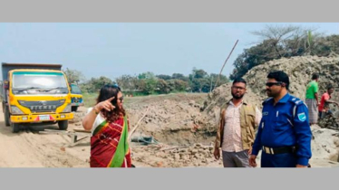 বন্দরে ফসলি জমির মাটি কাটার অপরাধে ভ্রাম্যমান আদালতের জরিমানা বন্দরে ফসলি জমির মাটি কাটার অপরাধে ভ্রাম্যমান আদালতের জরিমানা