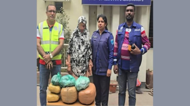 ১২ কেজি গাঁজাসহ নারী আটক, পালিয়েছেন আরেকজন
