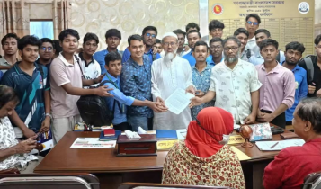 তোলারাম কলেজে বাস বাড়ানো ও ঝুঁকিপূর্ণ বাস মেরামতের দাবি শিক্ষার্থীদের তোলারাম কলেজে বাস বাড়ানো ও ঝুঁকিপূর্ণ বাস মেরামতের দাবি শিক্ষার্থীদের