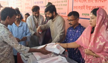 বন্দরের সাবদীতে দুর্গোৎসবে বস্ত্র বিতরণ করলেন কালামকন্যা বাঁধন বন্দরের সাবদীতে দুর্গোৎসবে বস্ত্র বিতরণ করলেন কালামকন্যা বাঁধন