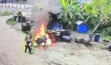 সিদ্ধিরগঞ্জে ফার্নেস অয়েলের গোডাউনে আগুন, আধা ঘণ্টায় নিয়ন্ত্রণে